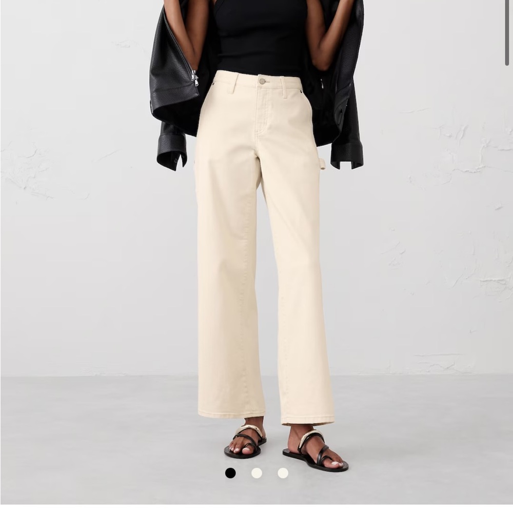 MID-RISE STRAIGHT CARPENTER JEAN
CREAM COLOR SIZE 31
BANANA REPUBLIC
NEW W TAGS
